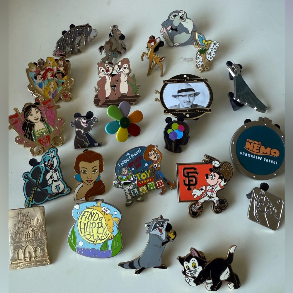 Disney Colorful Character Pin Set